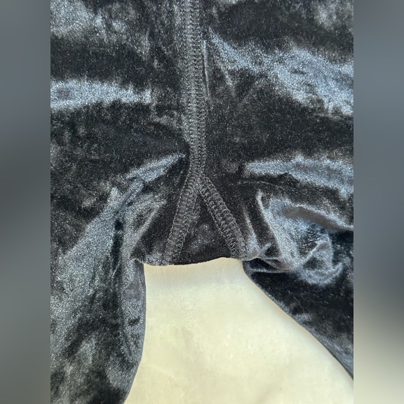 Free People Movement Black Velvet Cropped Leggings Elastic Waistband Shirred Hem - Picture 7 of 7